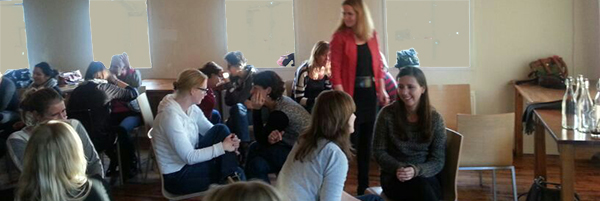workshop teambuilding improvisatie tweetallen met Monique